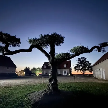 D Hotes Dans Un Domaine Au Calme Proche Du Pal Frühstückspension *